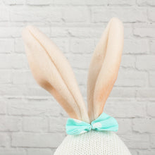 Lade das Bild in den Galerie-Viewer, Osterhase Wichtel mit Ei