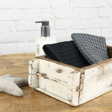 Lade das Bild in den Galerie-Viewer, Ziegelform aus Holz, Antik-Weiß