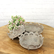 Lade das Bild in den Galerie-Viewer, Kronen Tablett 3-Set, antik Grau Braun