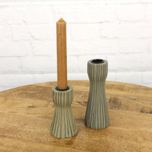 Lade das Bild in den Galerie-Viewer, 2er Set Kerzenleuchter Mangogrün
