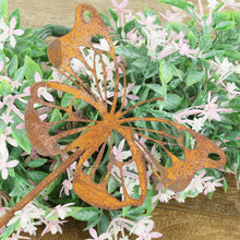 Lade das Bild in den Galerie-Viewer, 2er Set Gartenstecker Schmetterling Rost