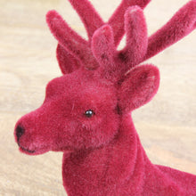 Lade das Bild in den Galerie-Viewer, Hirsch liegend Rot samt 14 cm
