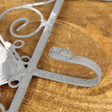 Lade das Bild in den Galerie-Viewer, Hakenleiste Herz Antikgrau 3 Haken