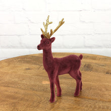 Lade das Bild in den Galerie-Viewer, Hirsch Samt Weinrot Gold