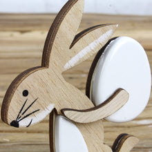 Lade das Bild in den Galerie-Viewer, Hase mit Keramik-Ei 2er Set