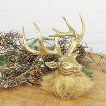 Lade das Bild in den Galerie-Viewer, Hirschkopf Gold mit braunem Fellkragen 21 cm