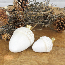 Lade das Bild in den Galerie-Viewer, 2er Set Dekoeichel Weiß Glitzer