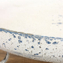 Lade das Bild in den Galerie-Viewer, Vogeltränke Servierschale für Vogelfutter rund Metall Shabby Look