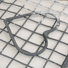 Lade das Bild in den Galerie-Viewer, Wandregal Metall Grau mit Haken
