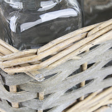 Lade das Bild in den Galerie-Viewer, Essig & Öl Menage 5 tlg. im Rattabkorb