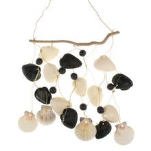 Lade das Bild in den Galerie-Viewer, Windspiel mit Muscheln, Deko-Hänger, Muschelhänger