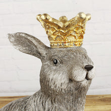 Lade das Bild in den Galerie-Viewer, Hase mit Krone Grau