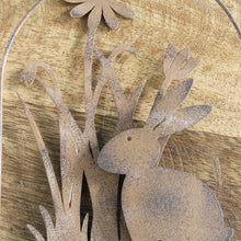 Lade das Bild in den Galerie-Viewer, Dekohänger Hase Blumen Rost Metall