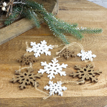 Lade das Bild in den Galerie-Viewer, Holzgirlande "Schneeflocken" gold/weiß - 2er-Set