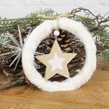 Lade das Bild in den Galerie-Viewer, 3er Set Weihnachtshänger mit Fell rund Holz