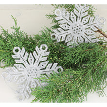 Lade das Bild in den Galerie-Viewer, 4er Set Christbaumhänger Schneeflocke Silber Glitzer