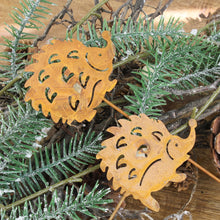 Lade das Bild in den Galerie-Viewer, 2er Set Gartenstecker Igel Rost