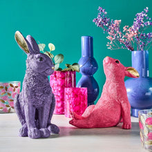 Lade das Bild in den Galerie-Viewer, Hase sitzend lila