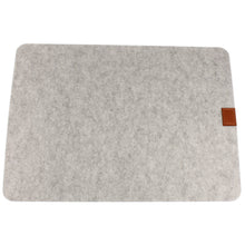 Lade das Bild in den Galerie-Viewer, Platzset Filz mit Leder 4Stk. Grau