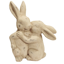 Lade das Bild in den Galerie-Viewer, Hasenpaar, küssend, Terrakotta gebürstet