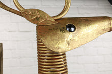 Lade das Bild in den Galerie-Viewer, Stehender Hirsch mit Wackelkopf, gold