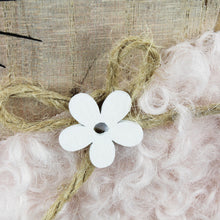 Lade das Bild in den Galerie-Viewer, 2er Set Holzhase mit Kunstfell Beige oder Rosa