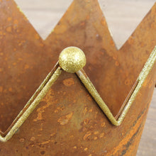 Lade das Bild in den Galerie-Viewer, Krone Metall - rostbraun