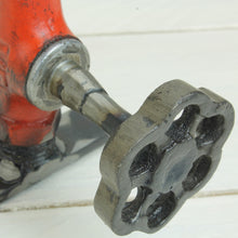 Lade das Bild in den Galerie-Viewer, Wandhaken Wasserhahn