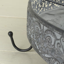 Lade das Bild in den Galerie-Viewer, Kräuterkrone Grau patiniert rund