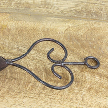 Lade das Bild in den Galerie-Viewer, Vogelfutterhalter Dunkelrostfarben patiniert