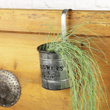 Lade das Bild in den Galerie-Viewer, Blumentopf zum einhängen Zink