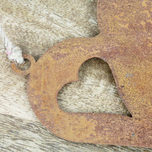 Lade das Bild in den Galerie-Viewer, 2er Set Herzhänger Rost 17 cm