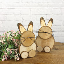 Lade das Bild in den Galerie-Viewer, 2er Set Deko Holzhase Unikat