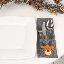 Lade das Bild in den Galerie-Viewer, Bestecktasche Filz grau - Rentier & Santa Set mit 4