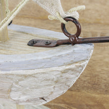 Lade das Bild in den Galerie-Viewer, Segelboot braun Kiefernholz antik finish