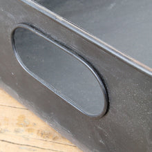 Lade das Bild in den Galerie-Viewer, Metalltablett schwarz antique mit weißem Schriftzug - groß