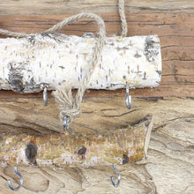 Lade das Bild in den Galerie-Viewer, 2er Set Deko Holz Stange zum Hängen mit Haken / 30 cm / Birkenholz, 2-Set