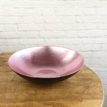 Lade das Bild in den Galerie-Viewer, Metallic Kunststoff Schüssel pink schwarz Ø 35cm