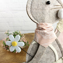 Lade das Bild in den Galerie-Viewer, Dekohasen Pärchen Filz Beige Rosa