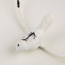 Lade das Bild in den Galerie-Viewer, Serviettenhalter Antik Weiß Vogel Metall