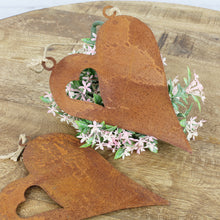 Lade das Bild in den Galerie-Viewer, 2er Set Herzhänger Rost 17 cm