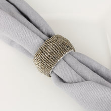 Lade das Bild in den Galerie-Viewer, 6er Set Serviettenringe Perlen rund silber