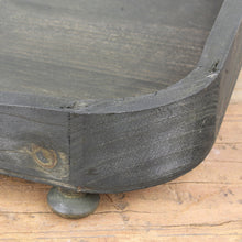 Lade das Bild in den Galerie-Viewer, Tablett aus Holz schwarz rechteckig auf Füßen