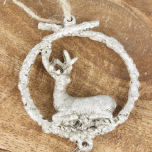 Lade das Bild in den Galerie-Viewer, Christbaumschmuck Hirsche Altgold