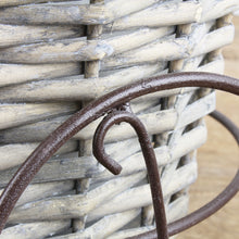 Lade das Bild in den Galerie-Viewer, Blumenfahrrad Braun Metall / Weide