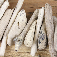 Lade das Bild in den Galerie-Viewer, Treibholzgirlande 100 cm