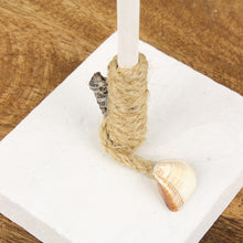 Lade das Bild in den Galerie-Viewer, Dekomöwe auf Holzfuß Weiß Blau