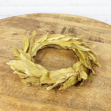 Lade das Bild in den Galerie-Viewer, Federkranz gold 15 cm