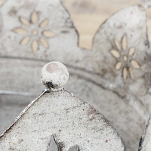 Lade das Bild in den Galerie-Viewer, Krone Metall klein - Antikgrau