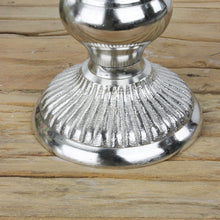 Lade das Bild in den Galerie-Viewer, Kelchvase, gerillt, silber, aluminium